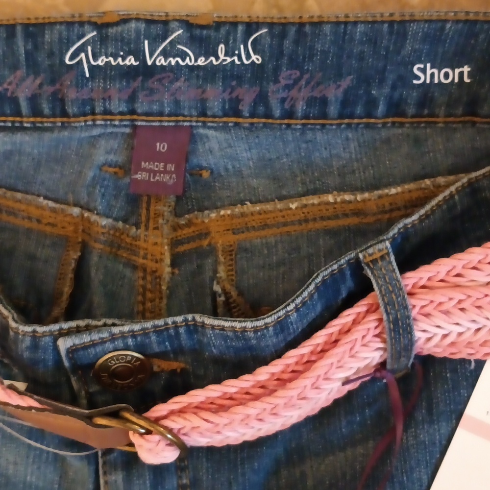 Gloria Vanderbilt Blue Denim Shorts with Pink Belt - Picture 3 of 3
